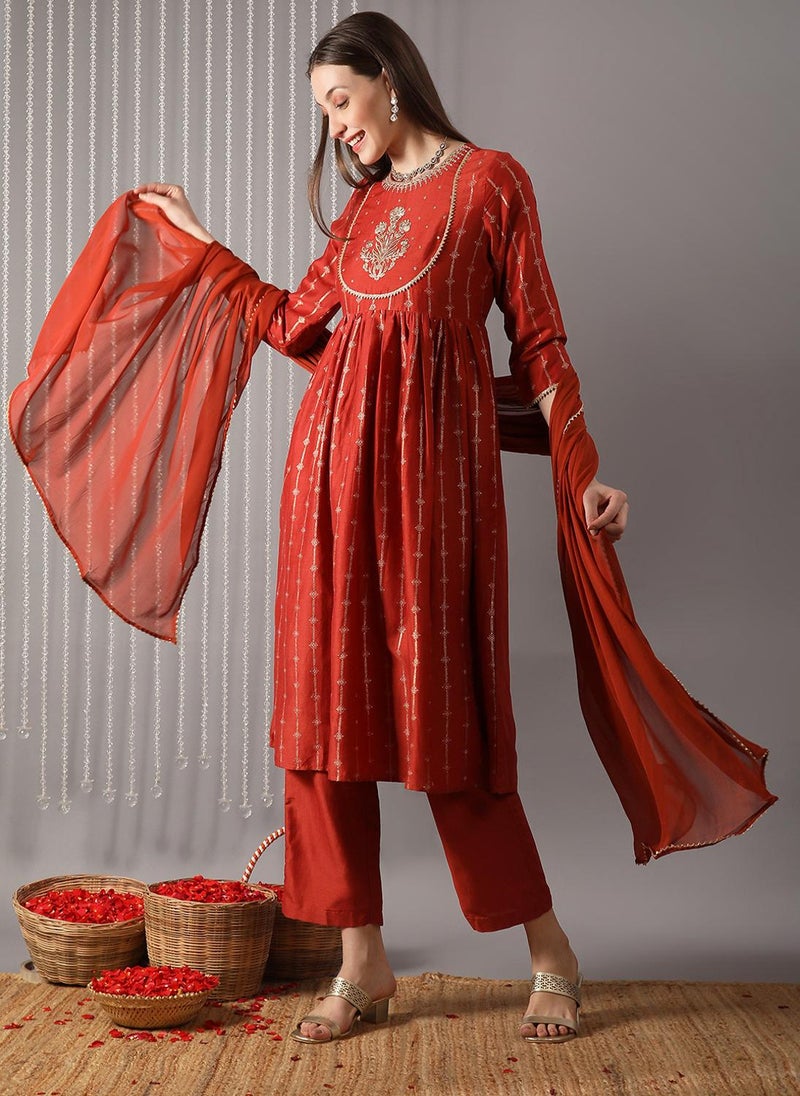 جلو باص طقم كورتا أناركالي نسائي مطرز باللون الصدئي مع بنطلون ودوباتا جوتا باتي - Image 3